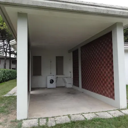 Semi-detached In A Area Vila